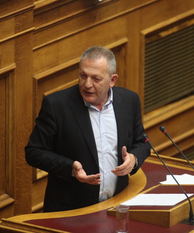 Σε χειρουργική επέμβαση στην καρδιά υπεβλήθη πρόσφατα ο Θανάσης Παφίλης μέλος της Κεντρικής Επιτροπής και κοινοβουλευτικός εκπρόσωπος του ΚΚΕ.
Περαστικά και γρήγορα πίσω 
Ο τόπος έχει ανάγκη φωνές σαν την δικιά του