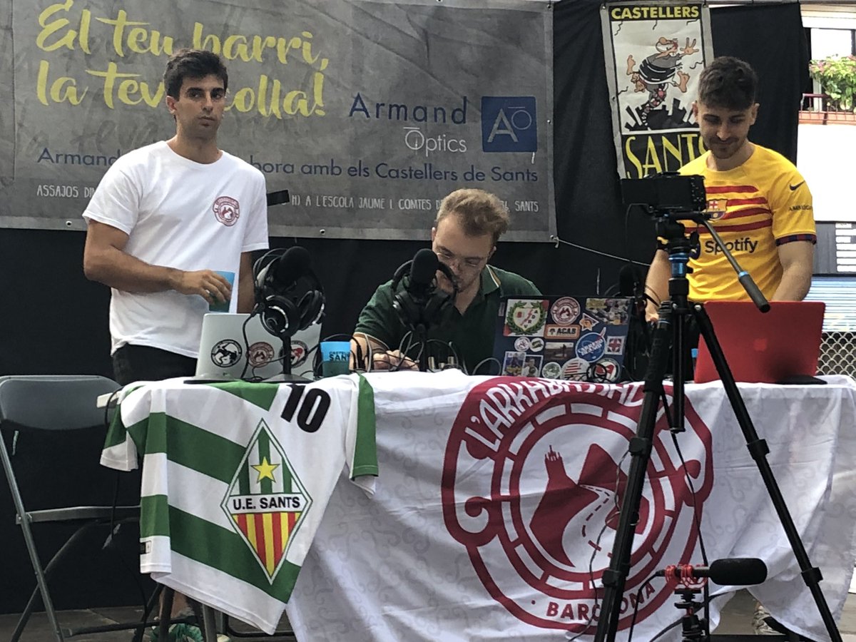 Tot i la pressió turística i d’expats, les Festes de Sants encara conserven cert esperit de barri. Fins i tot s’enregistren pòdcast tan descordats com el dels nois de <a href="/larrabassadabcn/">L'Arrabassada</a>. Enhorabona al carrer Valladolid, guanyador d’enguany, per l’homenatge a Jules Verne.