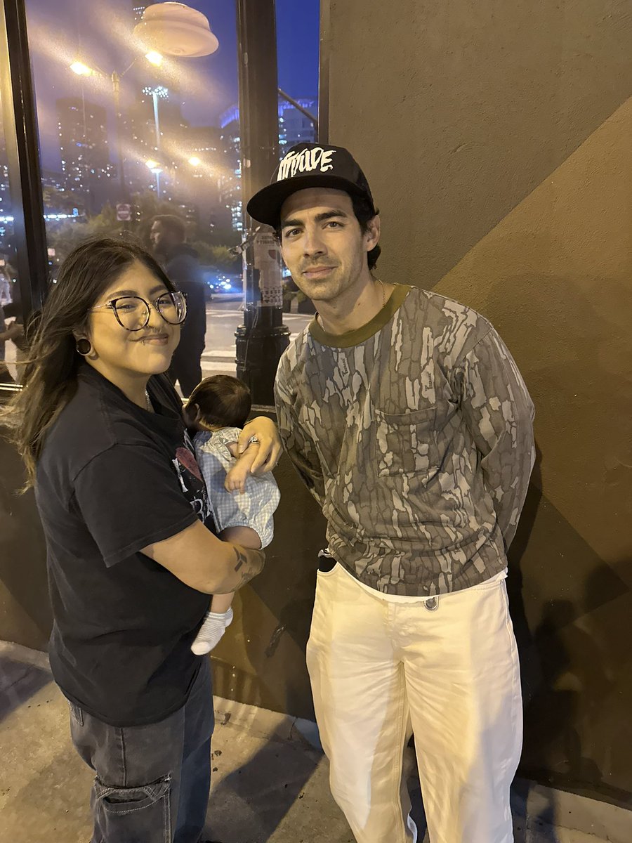 DakoCory's tweet photo. @hellojobros @joejonas Yupppp !! https://t.co/zkbRJxbTlG
