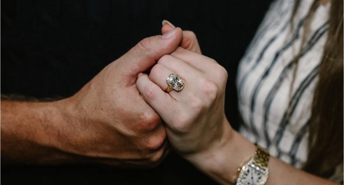 TheWeeLittleZ's tweet photo. #TaylorSwift is officially engaged to Travis Kelce! https://t.co/lC6os0nVWB