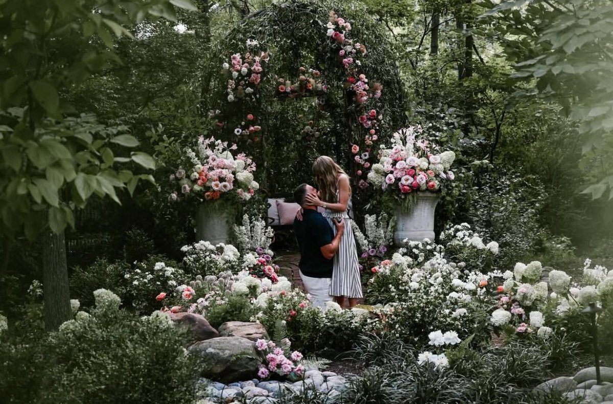 WarriorNight007's tweet photo. @PopCrave Taylor Swift and Travis Kelce announce they are engaged:

“Your English teacher and your gym teacher are getting married 🧨” https://t.co/la9spSLVSk