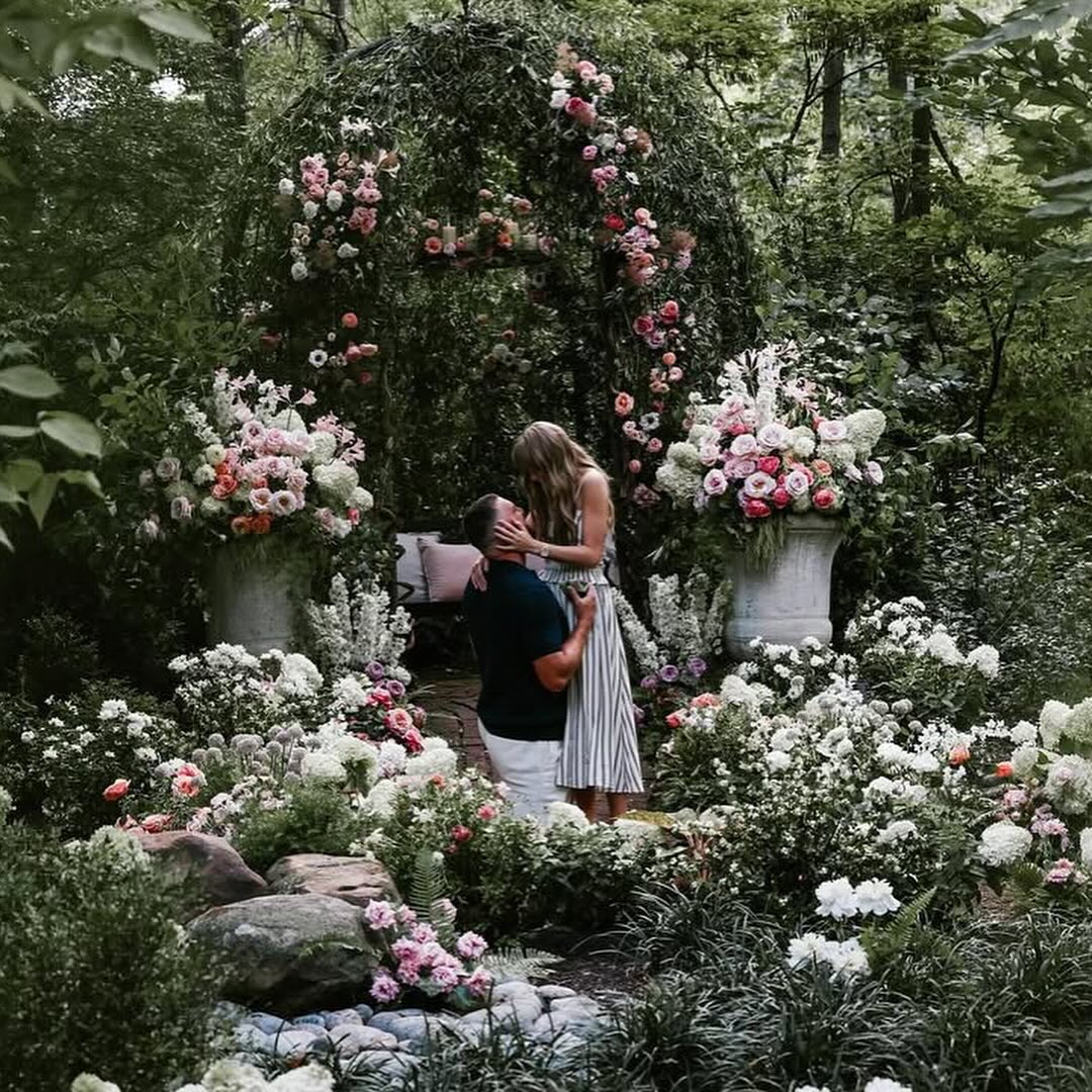 NFL Mรฉxico (@nflmx) on Twitter photo ยกFelicidades a Travis y Taylor por su compromiso ๐!
(vรญa <a href="/tkelce/">Travis Kelce</a> <a href="/taylorswift13/">Taylor Swift</a>) ยกFelicidades a Travis y Taylor por su compromiso ๐!
(vรญa <a href="/tkelce/">Travis Kelce</a> <a href="/taylorswift13/">Taylor Swift</a>)