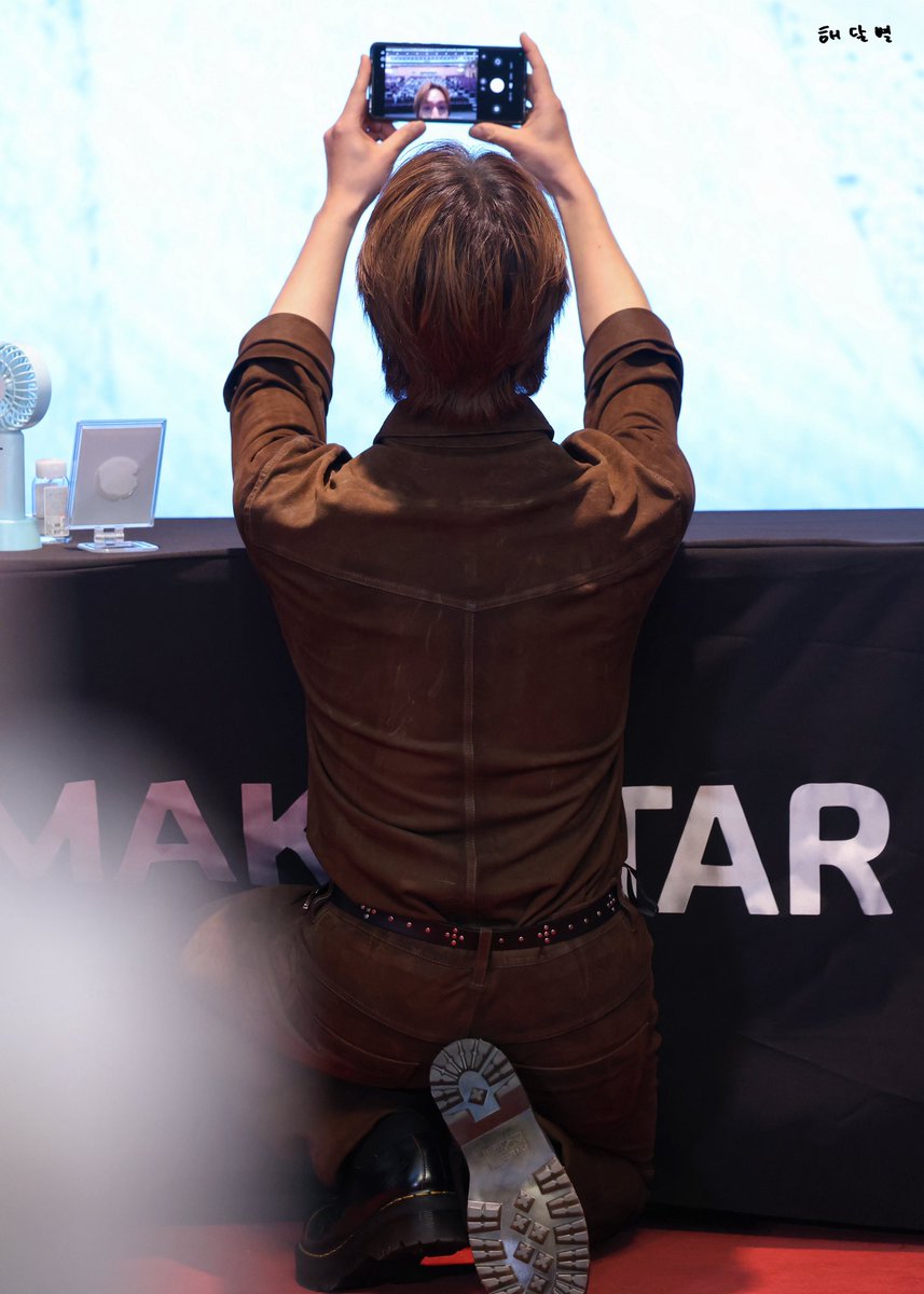 he has that back, them shoulders, that exudes an aura of BEING RELIABLE.
DEPENDABLE. TRUSTWORTHY.
FIRM &amp; STRONG.
a figure you can sense from a leader

ah. right. he is the SHINee Leader and the JJINGG King. that’s why 😌🩵✨

#ONEW #온유 #オニュ