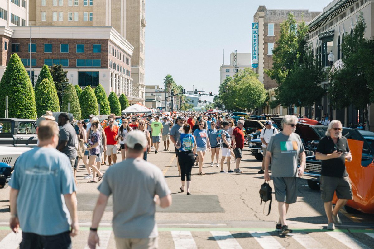 #CruisintheCoast takes over #CoastalMississippi from Oct. 5 - 11, 2025! Spend a week basking in sunshine, classic cars, live music, hoppin' parties, and more! 🤩 

Plan your adventure: bit.ly/4fRxool

#PlayCoastal #MSCoastLife