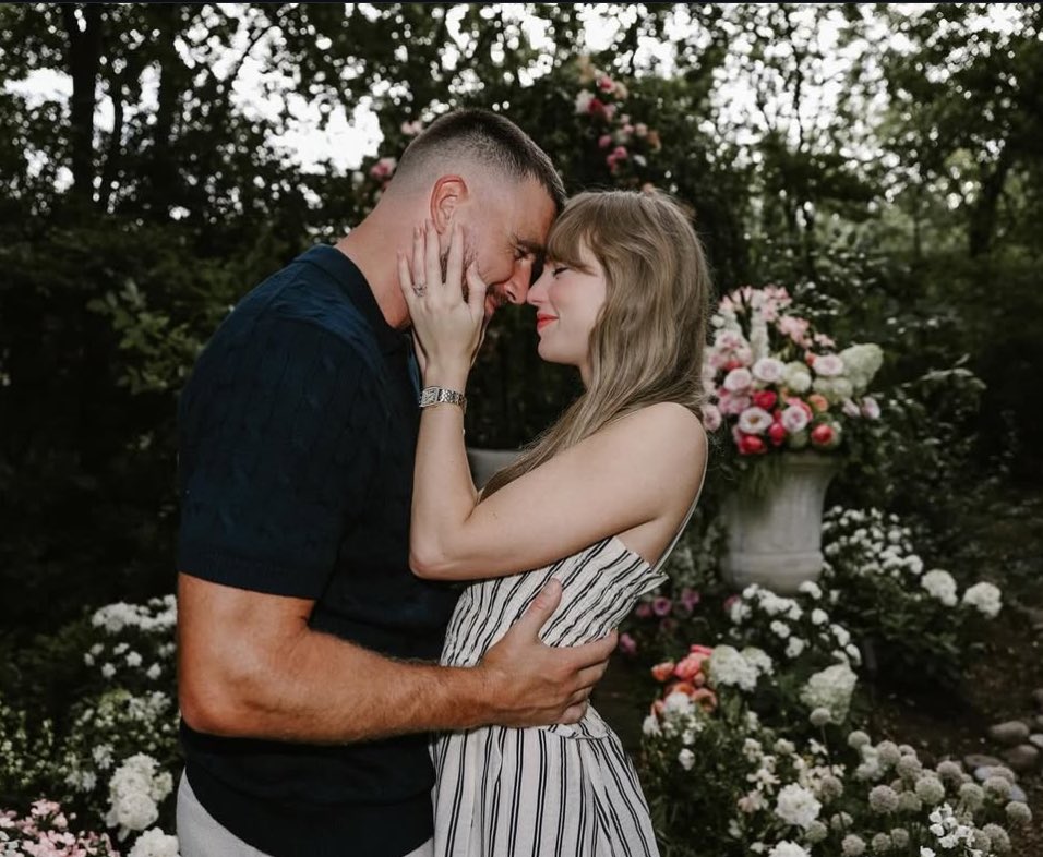 😱😱😱😱😱😱😱😱😱😱
Que felicidad!!!! 
Taylor Swift y Travis!! 
#TaylorSwift