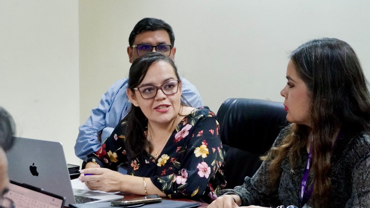 AgriculturaEc's tweet photo. #Guayas | ¡Cada semilla certificada es una promesa de una buena cosecha!

En una Mesa de diálogo junto a @AgrocalidadEC, @INIAPECUADOR y aliados estratégicos del sector privado, @InnovAgroEcua, @Ecuasem y el #ClústerArrocero se planificaron acciones conjuntas para controlar la presencia de plagas en arroz: 

1.⁠ ⁠Incentivo de #BPA Buenas Prácticas Agropecuarias. 
2.⁠ ⁠Uso de semilla certificada.
3.⁠ ⁠Acceso a seguro agrícola.
4.⁠ ⁠Campaña de sensibilización a todos los productores de arroz de #LosRíos y #Guayas. 

#ElNuevoEcuador