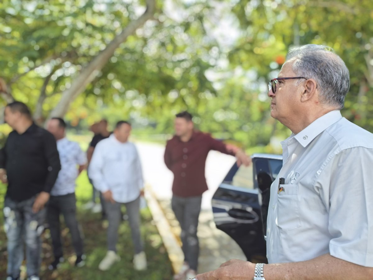 Hoy seis destacados productores de tabaco tuvieron la oportunidad de adquirir vehículos proporcionados por <a href="/GTabacuba/">Grupo Empresarial Tabacuba</a>. Esta iniciativa tiene como objetivo incentivar la producción tabacalera y promover una mayor participación en la cadena de valor a los productores.
#Tabacuba