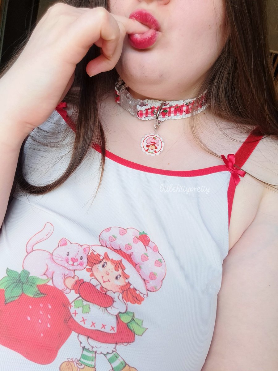 LilKittyPretty's tweet photo. Collared cutie #bbw #ddlg #fingersucking #nsfw #redlipa #bdsm #oralfixation https://t.co/CZaSnCRAFa
