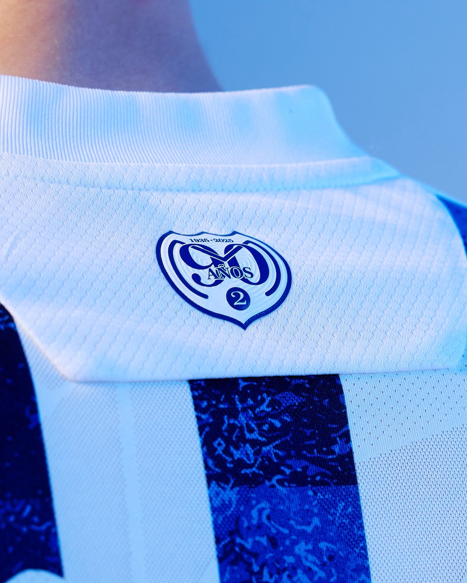 El gallo norteño listo para la Copa Paraguay 🐔💙

Presentamos la piel del @club2demayo para poner pecho en la Copa de todos.

90 años representando al gigante de Amambay.