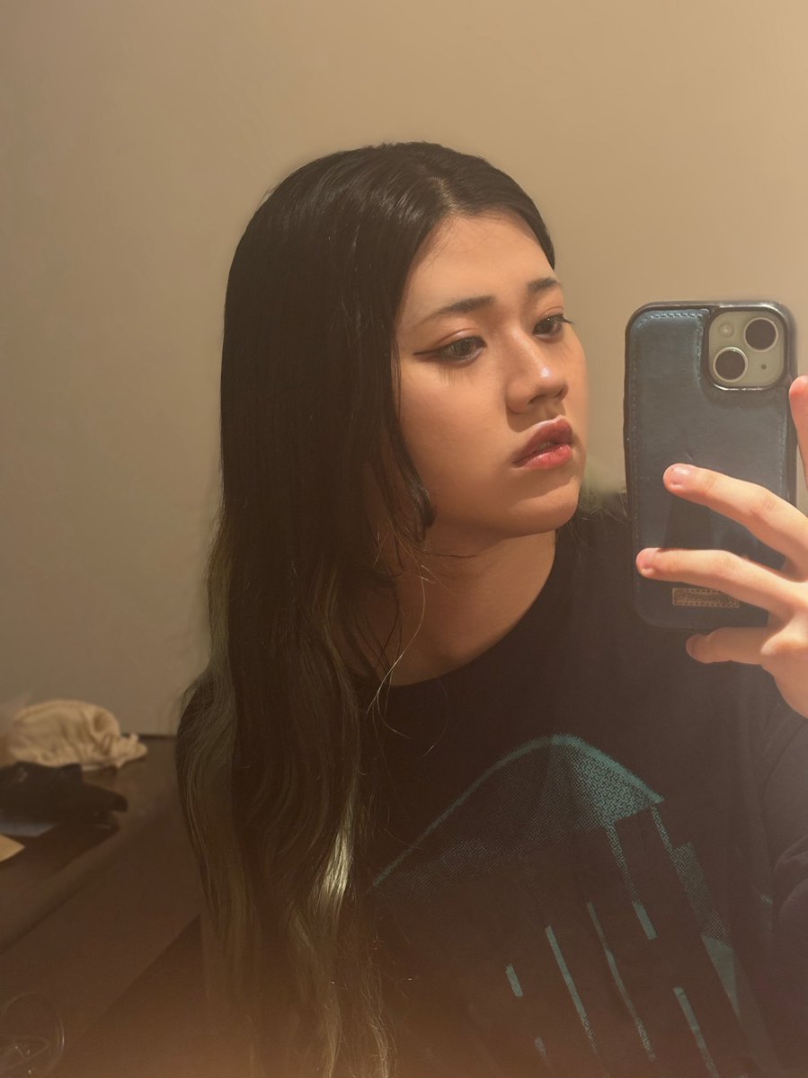 Chevon 谷絹茉優さんカラー パーカータイプ Chevon 谷絹茉優さんカラー