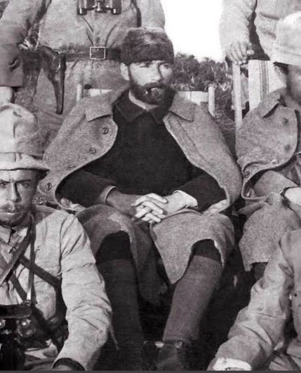 "En umutsuz, en bunalmış, en kapana kısılmış, hayal kuramadığınız anlarda kendinize şunu hatırlatın: Farz edin ki bugün 18 Mayıs 1919… Sabah ola, hayrola."