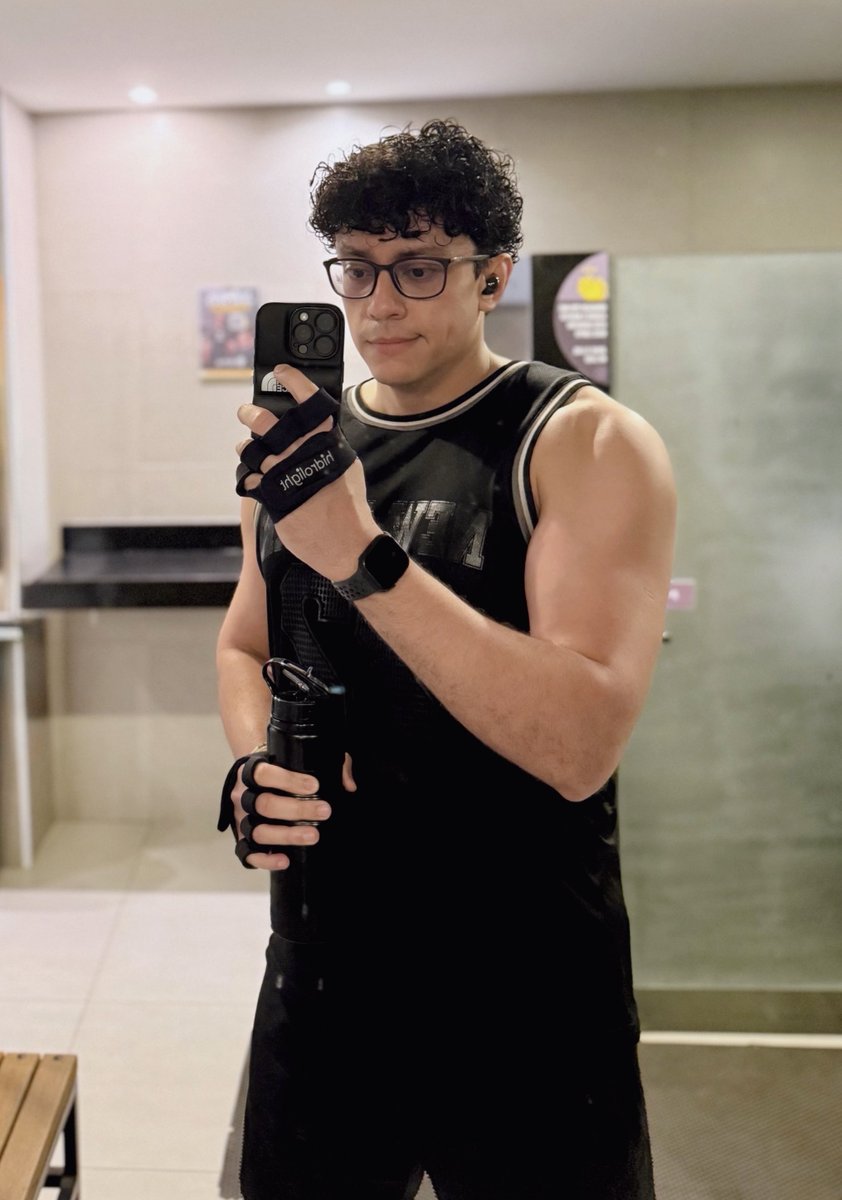 Reborn torando no fone ✨