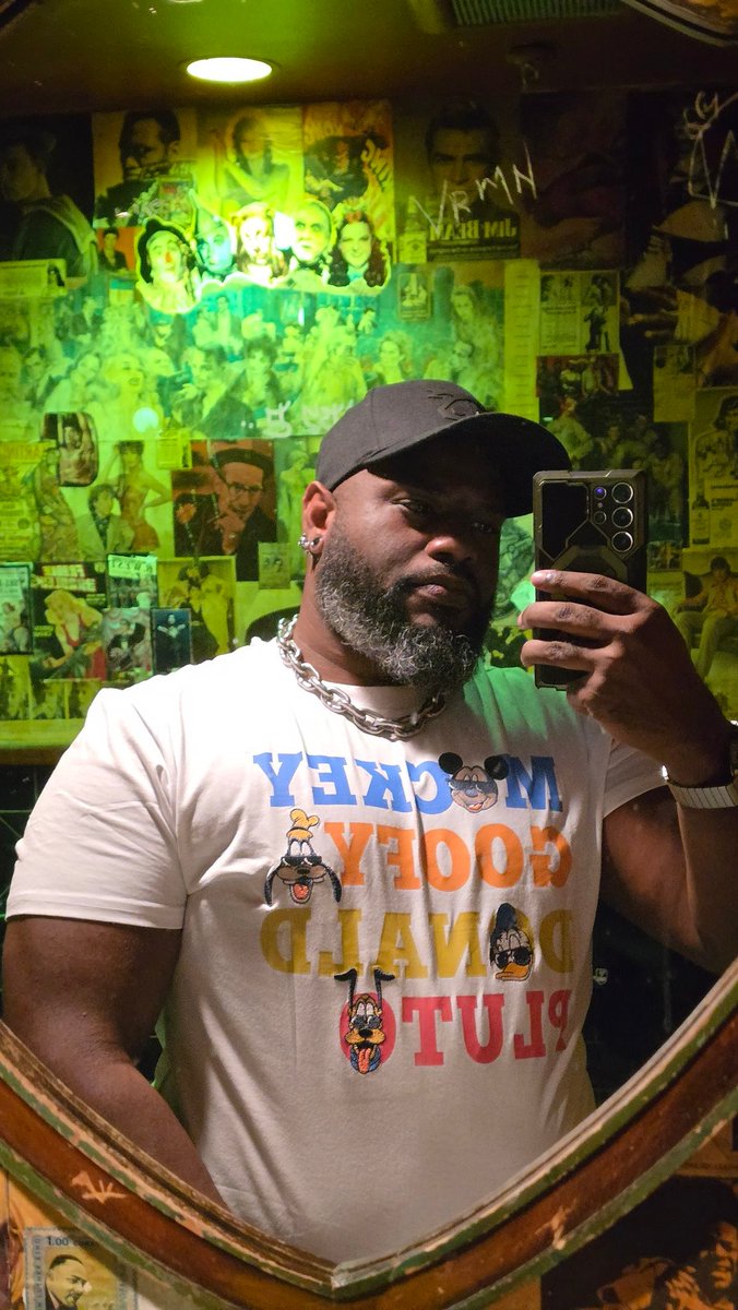 Shout out to Franky Bradley's bathroom mirror