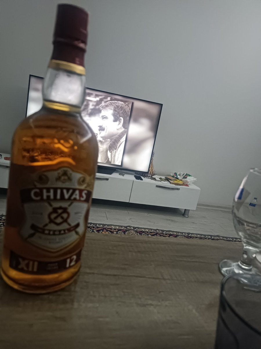 wodkalemon01's tweet photo. Bugün kaybederiz, yarin yine kazanırız kağıt parçasını araç olarak kullanın Tanrınız olarak değil. 🥂 https://t.co/J4KhDFizJk