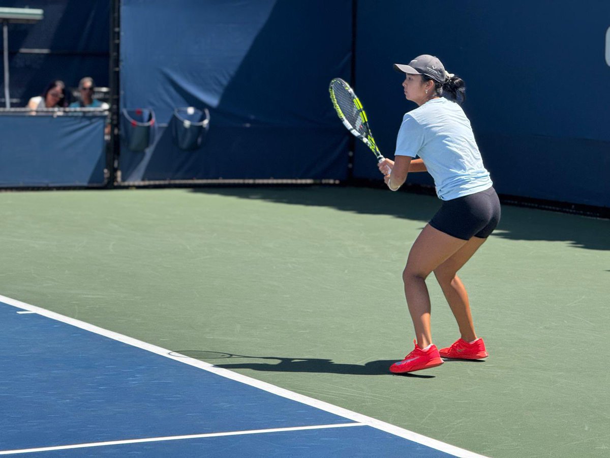 DYANCASTILLEJO's tweet photo. newsy:
🇵🇭 Alex Eala preps for her US Open R2 clash with Cristina Bucșa, training with Indonesia’s Janice Tjen. Bucșa sharpened up with Leylah Fernandez. Match set for 1PM NY / 1AM Manila. 🔥🎾 #USOpen2025 https://t.co/HBgFVsApy0