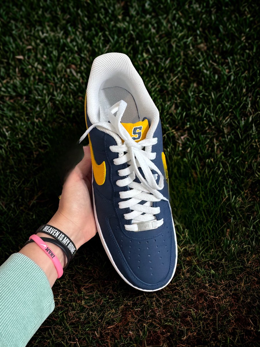 RaisingCustoms's tweet image. Reppin’ Seymour and business all in one. Check him out on Instagram…p.t.prodz