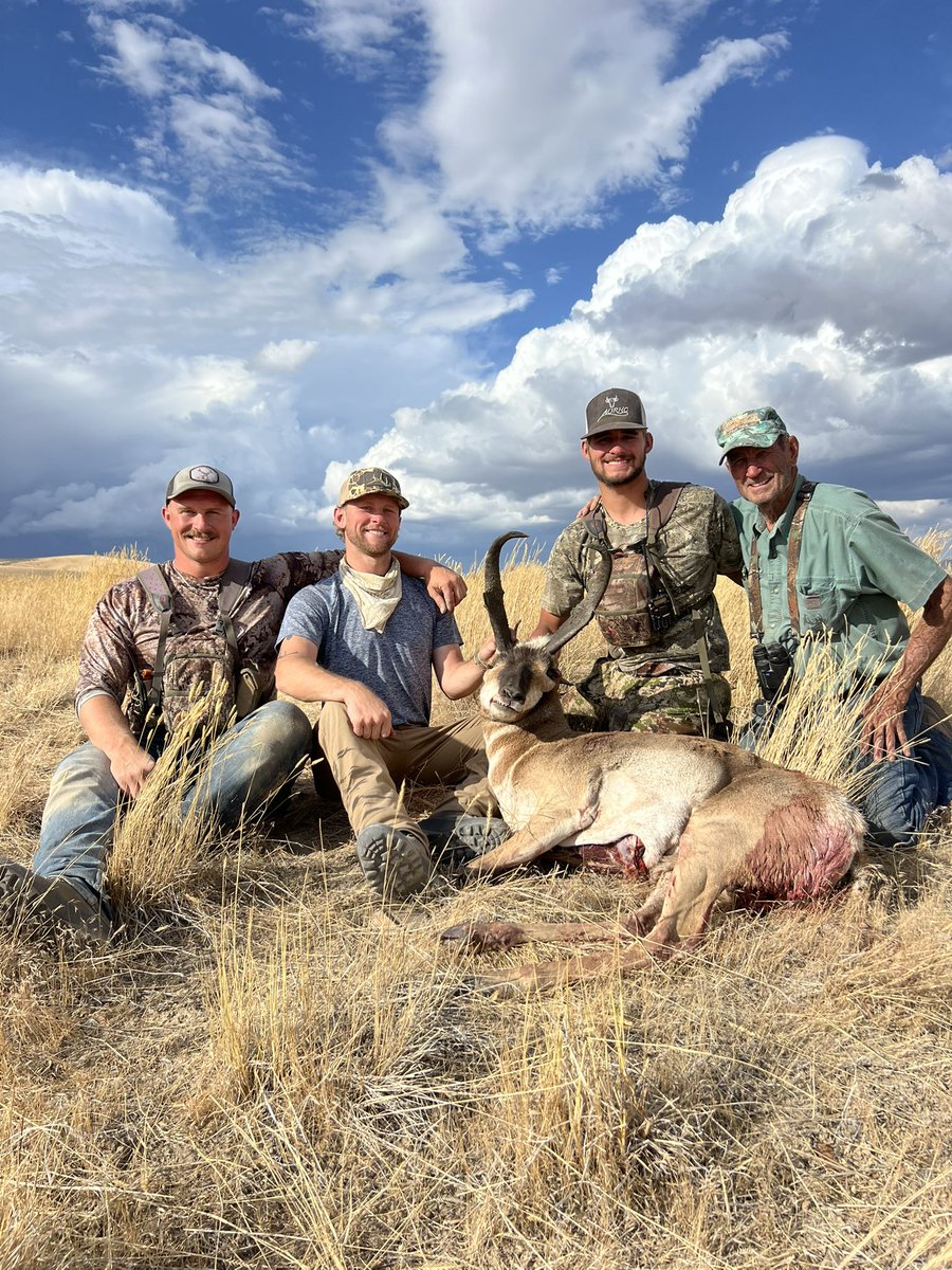 Little brother found a good Nevada buck