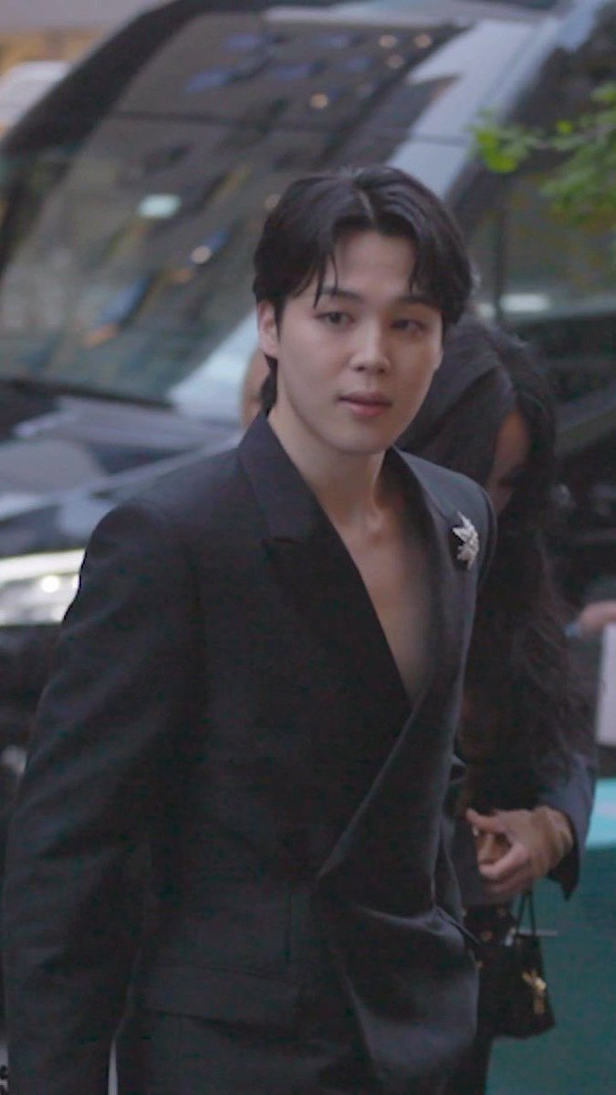 Ya abi jimin burda asssiri iyi degil miydi amkkk jimin diye aglamak istiyorum