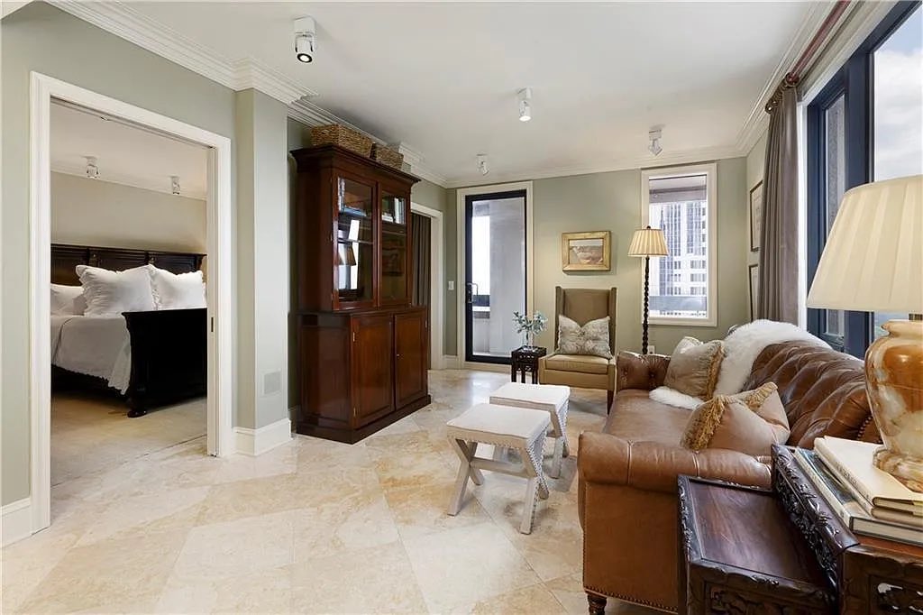 On the left is Lisa Cook’s primary residence for legal, tax, and financial purposes in Ann Arbor, MI. 

On the right is also Lisa Cook’s primary residence for legal, tax, and financial purposes in Atlanta, GA.

If you did this you’d be in jail, but Democrats argue Lisa Cook is