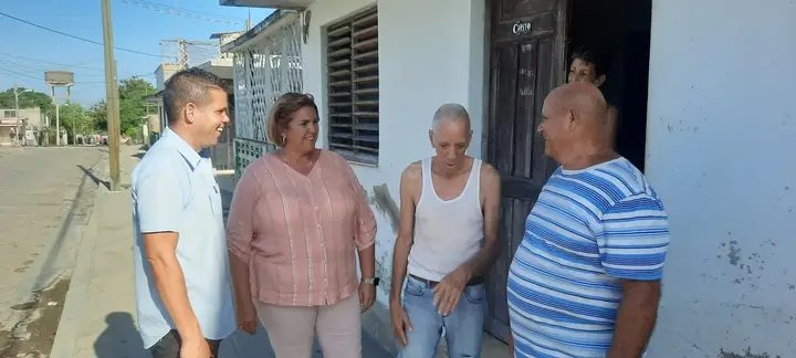 Dando cumplimiento a planteamientos de los electores, intercambiamos con los vecinos de Arizona y sus Delegados sobre la instalación de una conductora que brindará servicio de agua a más de 200 viviendas que reciben el servicio por pipas