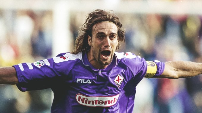 Gabriel Batistuta playing for Fiorentina