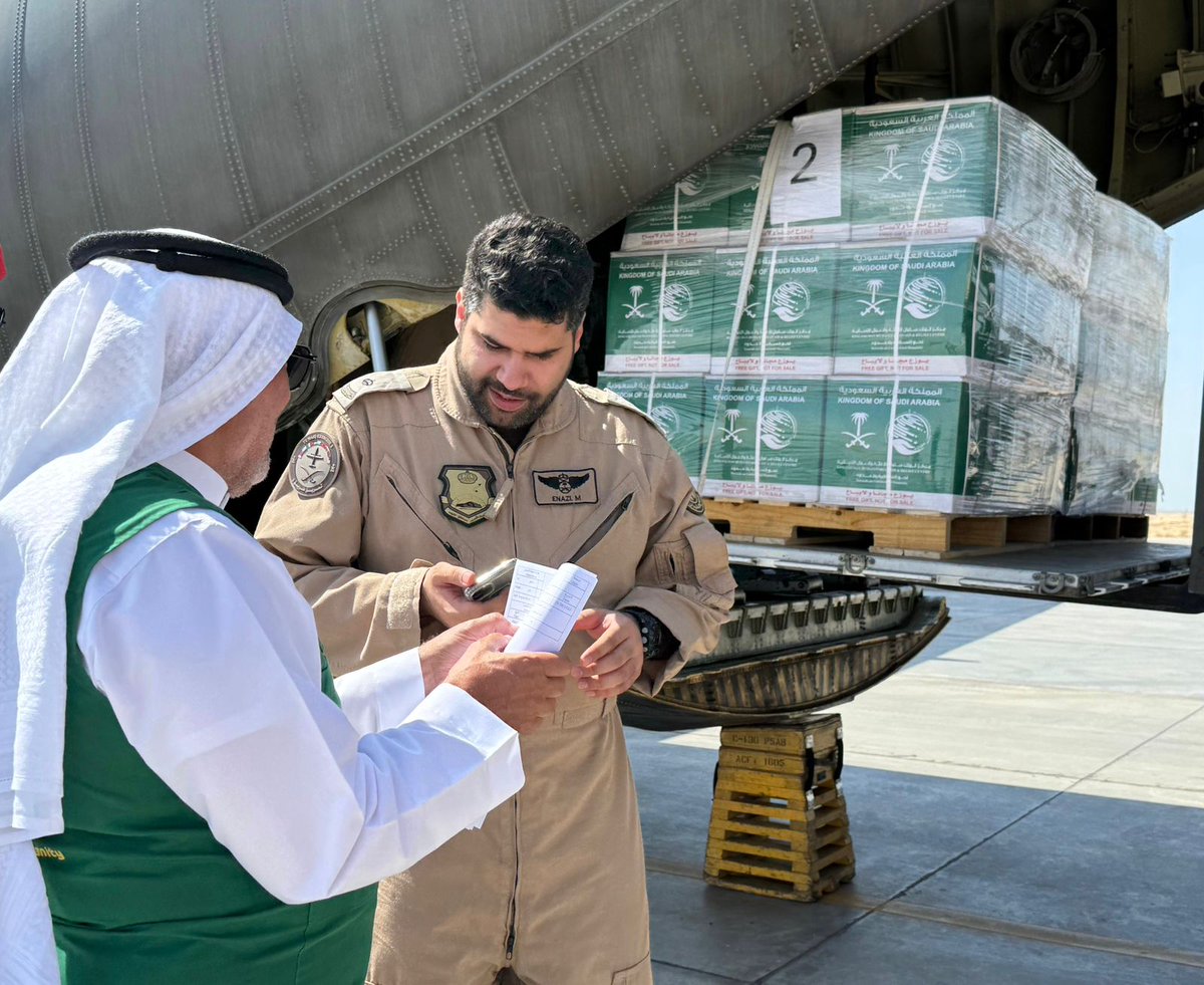 وصول الطائرة الإغاثية السعودية الـ59 اليوم الى مطار العريش الدولي بجمهورية مصر العربية والتي يسيّرها مركز الملك سلمان للإغاثة والأعمال الإنسانية بالتنسيق مع وزارة الدفاع، وبمتابعة الترتيبات من سفارة  المملكة في القاهرة ، محملةً بالسلال الغذائية تمهيدًا لنقلها إلى المتضررين من