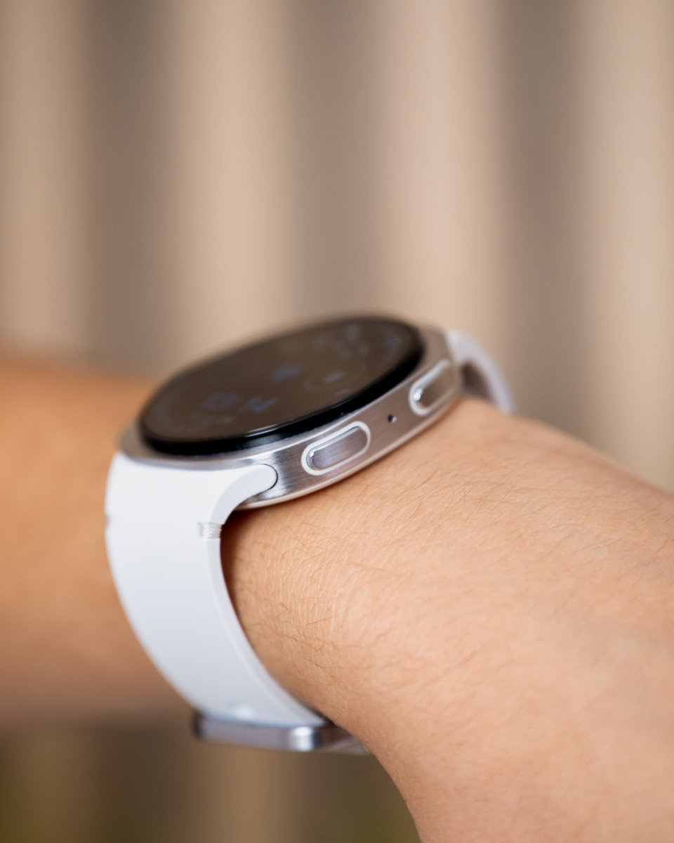 UrbanTecno's tweet photo. 🤔 ¿Qué os parece el nuevo Galaxy Watch 8?
A nosotros nos encanta su sencillez y comodidad 🤩
@SamsungEspana #Samsung #GalaxyWatch8 #Watch8 #tecnologia #urbantecno https://t.co/xKeQ0i0sro