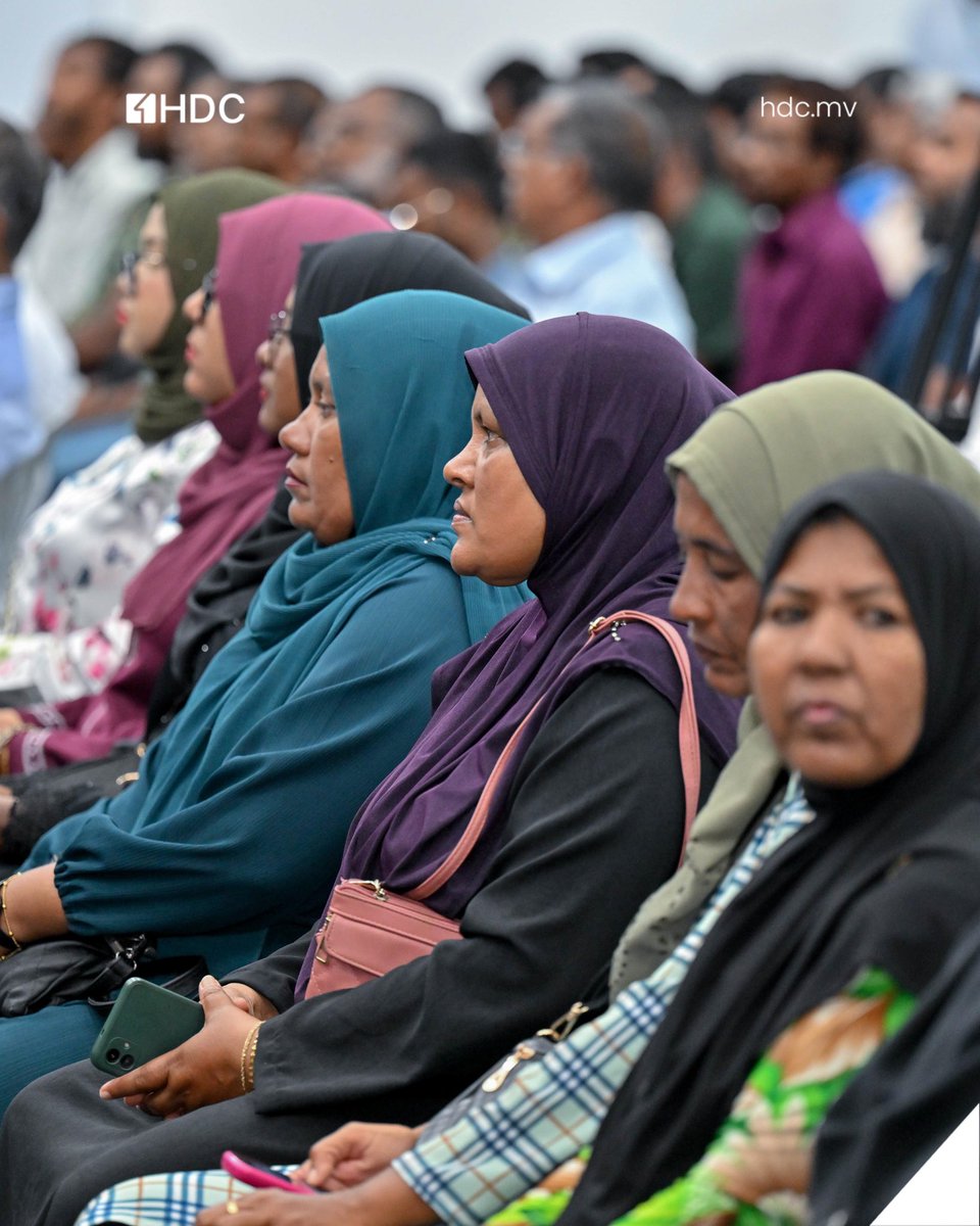 Housing Development Corporation (@hdcmaldives) on Twitter photo ހދ. ކުޅުދުއްފުށީގައި ބޯހިޔާވަހިކަމުގެ މަޝްރޫޢުތައް ހިންގުމަށް <a href="/MoCImv/">Ministry of Construction, Housing & Infrastructure</a> އެކު މިއަދުވަނީ އެއްބަސްވުމެއްގައި ސޮއިކުރެވިފައި.
މި އެއްބަސްވުމާއިއެކު، ކުޅުދުއްފުށީގައި ހުއްޓިފައިހުރި 400 ހައުސިންގ ޔުނިޓްގެ މަސައްކަތް ނިންމައި 2000 ހައުސިންގ ޔުނިޓްގެ އައު މަޝްރޫއެއް ފެެށިގެންދާނެ. ހދ. ކުޅުދުއްފުށީގައި ބޯހިޔާވަހިކަމުގެ މަޝްރޫޢުތައް ހިންގުމަށް <a href="/MoCImv/">Ministry of Construction, Housing & Infrastructure</a> އެކު މިއަދުވަނީ އެއްބަސްވުމެއްގައި ސޮއިކުރެވިފައި.
މި އެއްބަސްވުމާއިއެކު، ކުޅުދުއްފުށީގައި ހުއްޓިފައިހުރި 400 ހައުސިންގ ޔުނިޓްގެ މަސައްކަތް ނިންމައި 2000 ހައުސިންގ ޔުނިޓްގެ އައު މަޝްރޫއެއް ފެެށިގެންދާނެ.