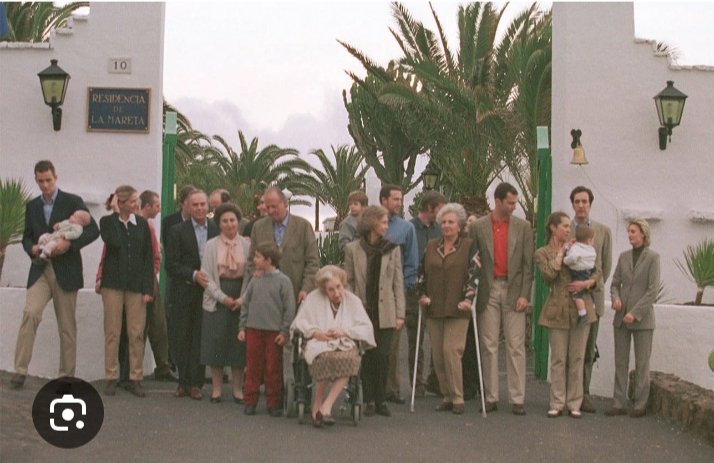 He leído a un periodista decir  que la familia del rey nunca fue a La Mareta.Habrá que  recordar que la madre de Juan Carlos I falleció en La Mareta donde estaba pasando la Navidad con todos sus hijos y nietos.Es que además hay foto.