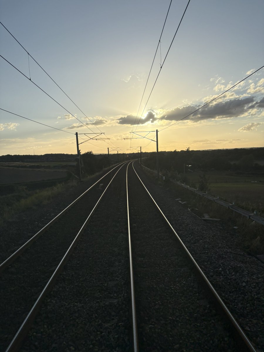 Good evening X, 

This evening sees me dart between LDS, SHF &amp; HFX. 

📸 - approach to Hare Park Jct. 

Have a good one folks 👋🏻 

<a href="/northernassist/">NORTHERN 🚆</a>