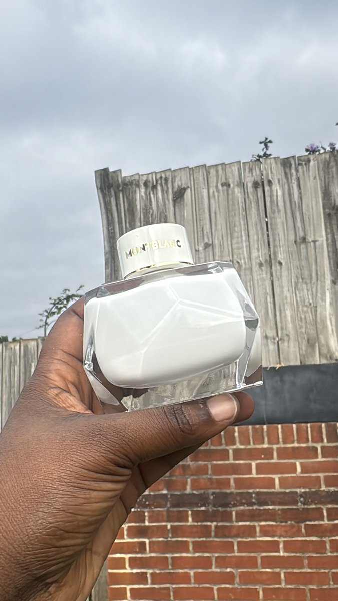 #sotd keeping it short and sweet with signature by montblanc. A scent worthy to be a signature scent!
This etches sweet delightful memories and blesses the nose and mood of anyone lucky to smell it. Gifted over 4 and they love it so much .
A bubble of scrumdiddlyumptious all day!