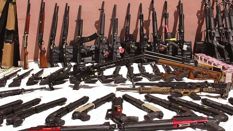 restitutorII's tweet photo. 🇹🇷
Turquie: Le nombre d’armes détenues à titre individuel avoisine désormais les 40 millions dans le pays, ce qui signifie qu’une personne sur deux est armée. https://t.co/Rw3mbUvYfk
