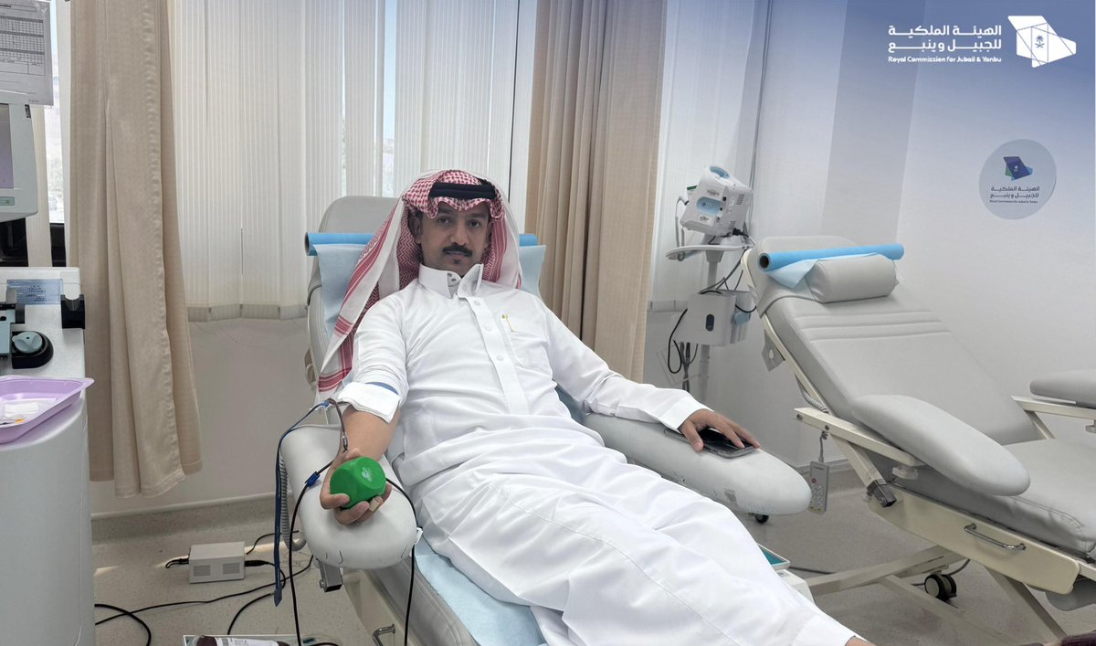 الهيئة الملكية بالجبيل (@rcjy_jubail) on Twitter photo شارك الرئيس التنفيذي
م. محمود الذيب <a href="/_maltheeb/">محمود بن صالح الذيب Mahmoud Al-Theeb</a>
في حملة التبرع بالدم بمستشفى الهيئة الملكية بالجبيل ضمن #حملة_ولي_العهد_للتبرع_بالدم التي أطلقها سمو #ولي_العهد تعزيزاً لروح المسؤولية المجتمعية، ودعماً للمبادرات الإنسانية. شارك الرئيس التنفيذي
م. محمود الذيب <a href="/_maltheeb/">محمود بن صالح الذيب Mahmoud Al-Theeb</a>
في حملة التبرع بالدم بمستشفى الهيئة الملكية بالجبيل ضمن #حملة_ولي_العهد_للتبرع_بالدم التي أطلقها سمو #ولي_العهد تعزيزاً لروح المسؤولية المجتمعية، ودعماً للمبادرات الإنسانية.