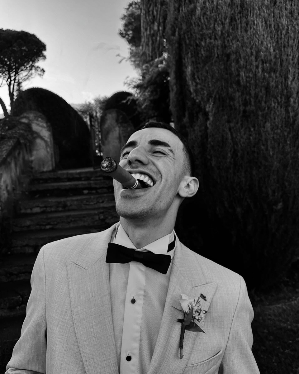 UZI:

"Bu gayrimeşru triplerinden çık. Bir tane Scarface gömleği giyip, ağzına bir tane puro koyunca Scarface olmuyosun."