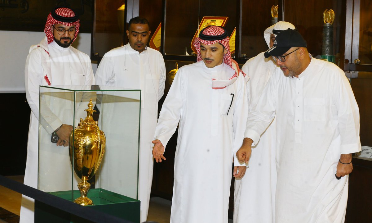 ضمن إطار سلسلة الزيارات الميدانية للأندية بمختلف مناطق ومحافظات المملكة، قام رئيس <a href="/sahfksa/">الاتحاد السعودي لكرة اليد</a> الاستاذ حسن هلال، ونائب الرئيس الاستاذ وليد سلطان، بزيارة النادي الأهلي، بهدف الاطلاع على أوضاع الأندية ودعم جهودها في نشر اللعبة، وتعزيز المنافسة، وتطوير المواهب.