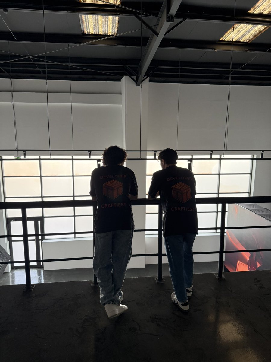 CraftiestHelp's tweet image. 👀🟧