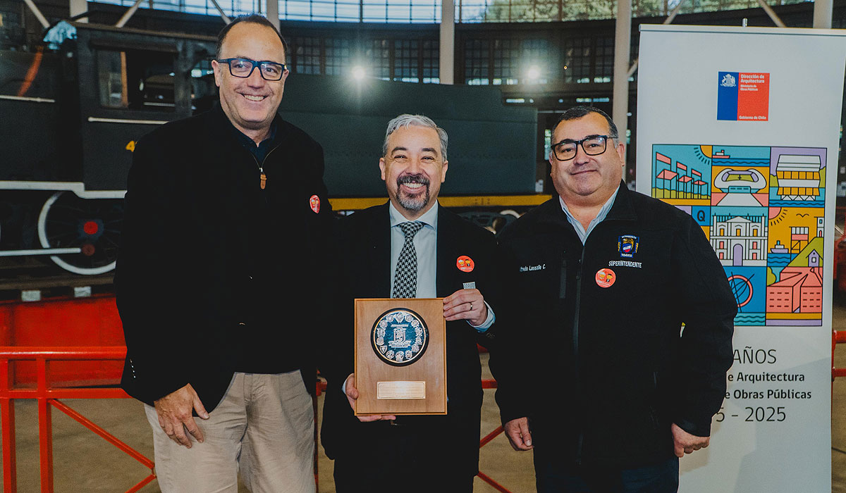 El Cuerpo de Bomberos de Temuco rindió homenaje a la labor que cumple la Dirección de Arquitectura de Chile  bomberostemuco.cl/el-cuerpo-de-b…