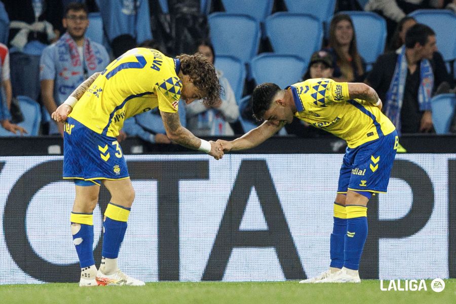 La celebración entre Recoba y Luković que no ha pasado desapercibida

🏹 Además, el serbio celebró el gol como hacía Fábio Silva

udlaspalmas.net/2025/08/26/la-…