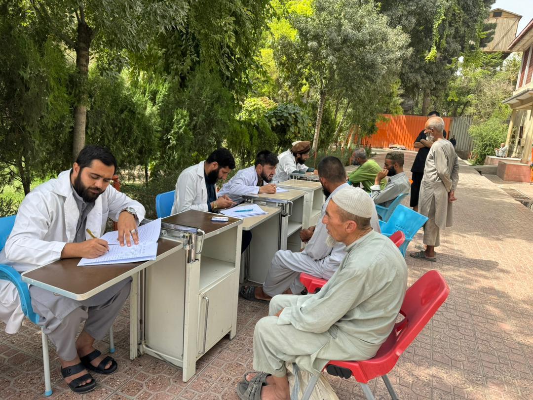بلخ د روږدو ناروغانو درملنې سل بستریز روغتون کې د ۳۷ تنه روږدو کسانو درملنه پیل شوه

د نشه يي توکو پر وړاندې د مبارزې مدیریت ۱۰۰ بستریز کمپ څخه ۳۷ تنه روږدي کسان د بلخ ولایت عامې روغتیا ریاست د روږدو درملنې سل بستریز روغتون ته لېږدول شوي او له نوملیکنې وروسته بستر شوي دي.