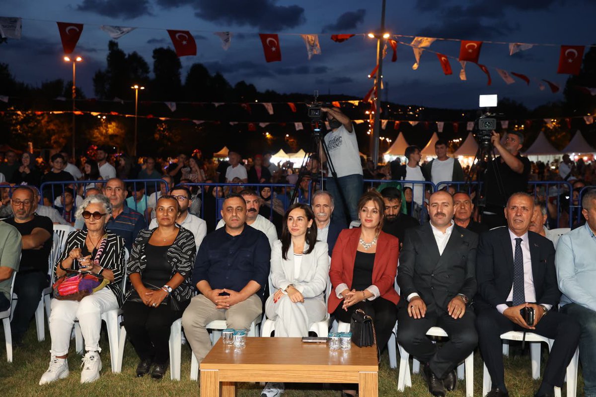 🎪 Beykoz Çayır Festivali’nin 3. gününde coşku zirvedeydi! 🎶

Bugün;
💙 Ardahanlılar Kültür ve Dayanışma Derneği,
💙 Kars Ardahan Iğdır İlleri Yardımlaşma ve Kültür Derneği
💙 Beykoz Malatyalılar Derneği
ile Beykoz Çayırı’nda buluştuk.

Bu eşsiz akşamda bizlerle olan tüm