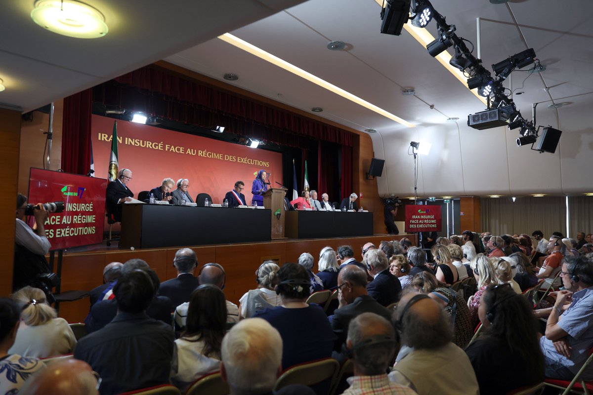 Maryam_Rajavi_F's tweet photo. La Résistance et la devise nationale « Liberté, égalité, fraternité », sont les valeurs fondamentales de la république française. C’est à travers vous, que nous connaissons la France, vous qui défendez ces valeurs, vous qui soutenez la Résistance iranienne, et vous qui êtes aux côtés du peuple iranien.
La Résistance iranienne s’est levée pour la justice et les droits de l'homme. Un Iran sans exécution ni torture, sans censure et sans les lois de la Charia des mollahs. Un Iran qui respecte toutes les religions et toutes les pensées sur la base du droit international. Un Iran qui respecte les droits des femmes.
Nous disons : Non au voile obligatoire, non à la religion obligatoire, et non au gouvernement imposé !
https://t.co/1WvlifdjPe
