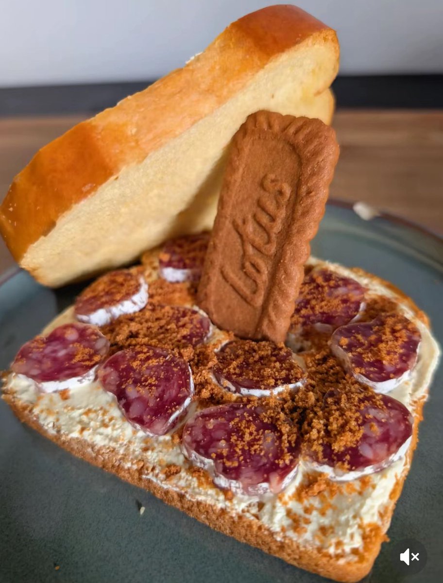 he estado de un hiatus tremendo casi 4 semanas por cosas que pasan, pretendo volver a la normalidad de subir vídeos cuanto antes, siento la inactividad, let's go for it 
os dejo foto de mi merendola buenas tardes