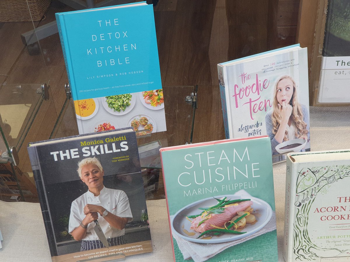 oxfam_harpenden's tweet photo. What's cooking at #Oxfam #Books #Harpenden this week? Come and browse our fabulous new window display packed with beautiful #cookerybooks! So many fabulous titles to choose from! See something you like? Give us a call on 01582 762840 &amp; we can reserve any title for you for a week! https://t.co/cy4KOQZ5pu