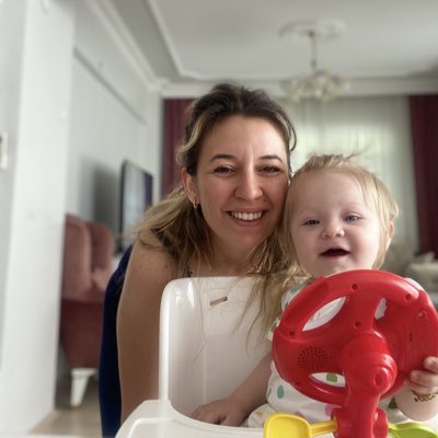 mmuyomm's tweet photo. #YeniProfilResmi Kalbimm, kızımmm 💛 https://t.co/x6LRVaOUmI