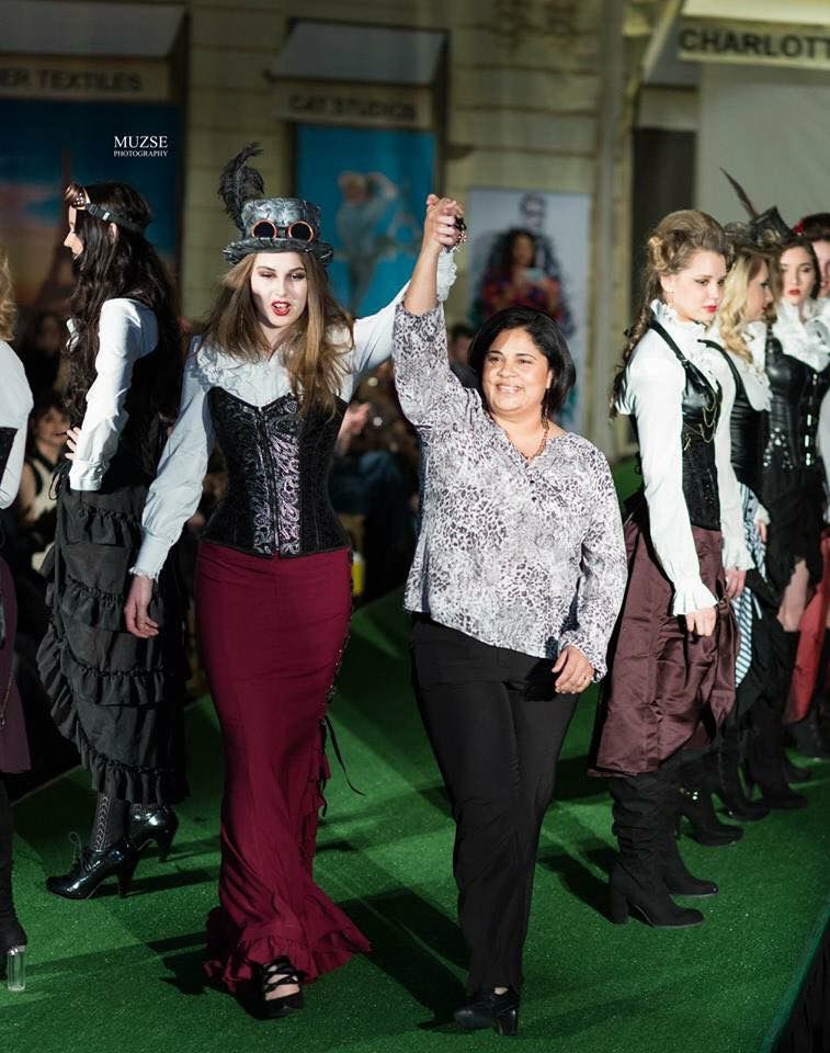 Venezolana🇻🇪🇻🇪emigró por amor y triunfa en el arte 

progresohispanonews.com/2025/08/26/ven…