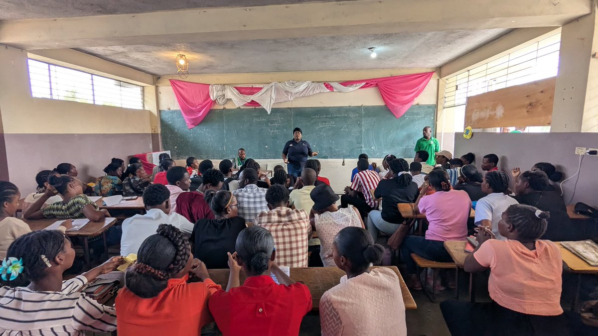 Les Engagés pour le Développement EDE (@edehaiti2021) on Twitter photo Kowòdinasyon Kominal Pati Politik EDE nan Petyonvil, nan tèt kole ak <a href="/EdeSecours/">EDE Secours</a>, lanse dezyèm seri fòmasyon sou Sekouris y ap òganize nan plizyè katye nan komin lan.
Apre 2 bèl jou fòmasyon ki sot fèt nan zòn Jakè, Kowòdinasyon a rive jodi a nan Jivena, kote aktivite ap Kowòdinasyon Kominal Pati Politik EDE nan Petyonvil, nan tèt kole ak <a href="/EdeSecours/">EDE Secours</a>, lanse dezyèm seri fòmasyon sou Sekouris y ap òganize nan plizyè katye nan komin lan.
Apre 2 bèl jou fòmasyon ki sot fèt nan zòn Jakè, Kowòdinasyon a rive jodi a nan Jivena, kote aktivite ap