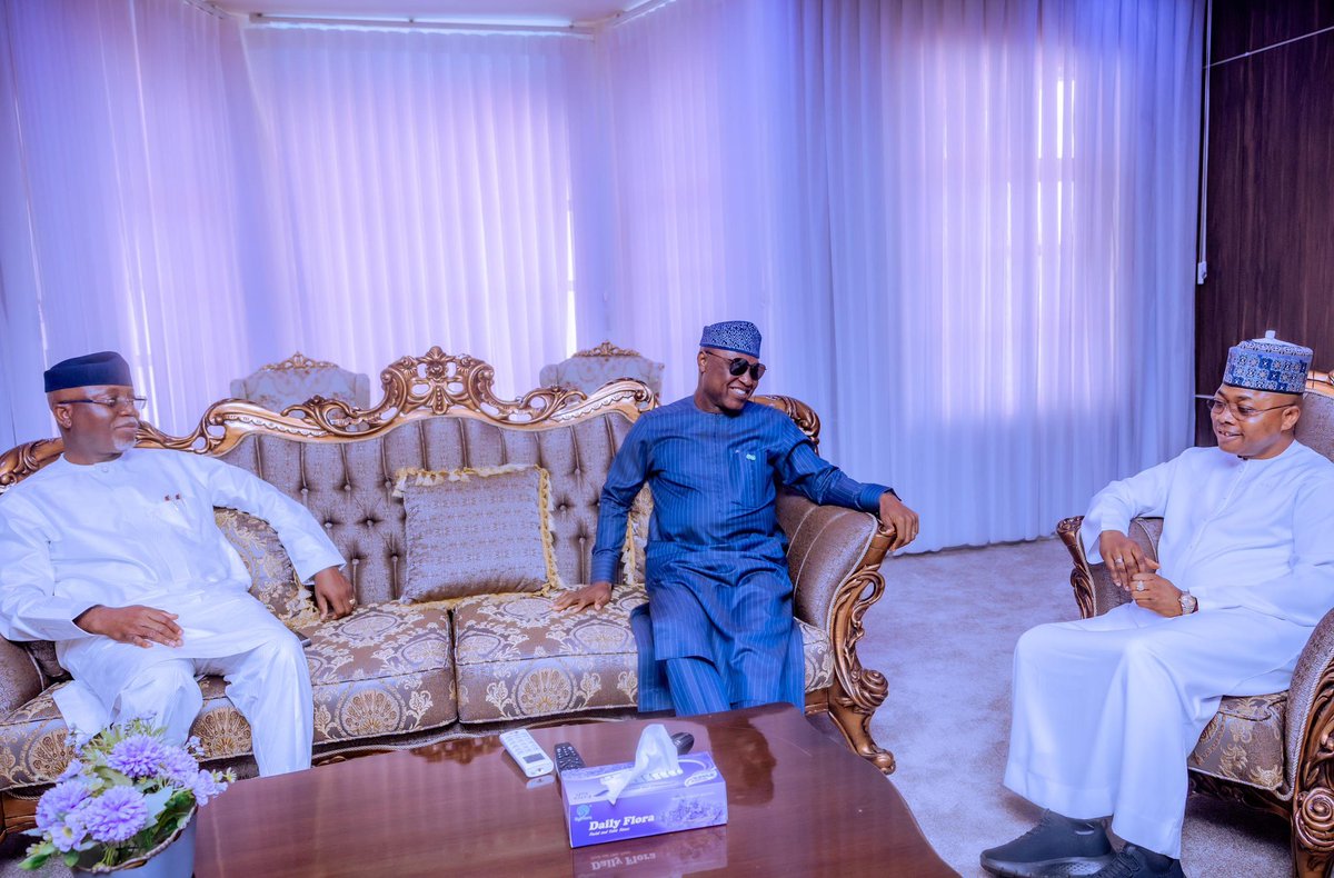 biodunaoyebanji's tweet image. I, together with my brother Governor Lucky Aiyedatiwa, paid a condolence visit to our brother and colleague, H.E. Usman Ododo, in Lokoja, over the passing of his father, Alhaji Ahmed Momoh Sani Ododo.

Our condolences to the entire family. Moments like this remind us of the bonds…