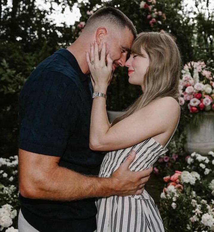 Selena Gomez News (@selenat0rsarmy) on Twitter photo 