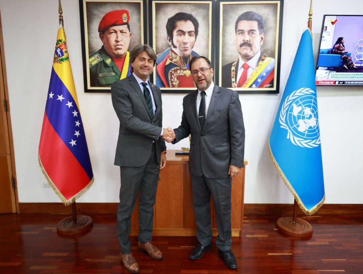 Erikmar Balza (@berikmar1) on Twitter photo Canciller Yvan Gil sostuvo una reunión con Gianluca Rampolla, Coordinador Residente de la #ONU en #Venezuela, con el fin de fortalecer la cooperación en un marco de respeto a la soberanía.
Se discutieron las amenazas que enfrenta la región por parte de EE.UU., declarada Zona de Canciller Yvan Gil sostuvo una reunión con Gianluca Rampolla, Coordinador Residente de la #ONU en #Venezuela, con el fin de fortalecer la cooperación en un marco de respeto a la soberanía.
Se discutieron las amenazas que enfrenta la región por parte de EE.UU., declarada Zona de