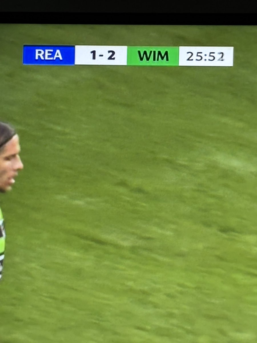 My tv can predict the future 😂💛💙
#AFCW #readingfc #leaguecup